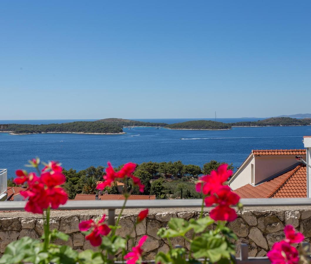 Apartmani Ad Hvar ฮวาร์ ภายนอก รูปภาพ