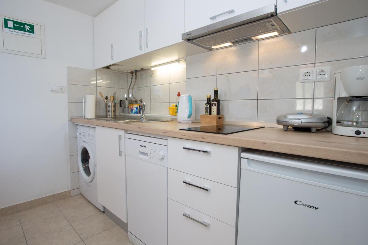 Apartmani Ad Hvar ฮวาร์ ภายนอก รูปภาพ